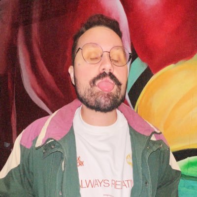 gayzinha poc meia idade fã de lady gaga e um pouco parecida com uma pornô