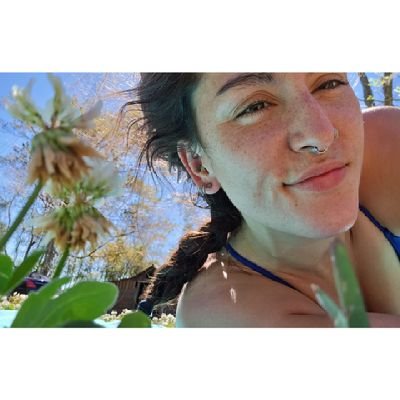 💧Drink water & fucking recycle ♻️ 💨30 somethin
✌Everything animals
🌟 R.I.P. Dadda
Insta; Mikailla_Rose