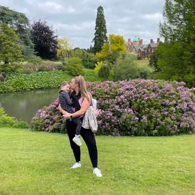 LeighannLewis27's profile picture. 