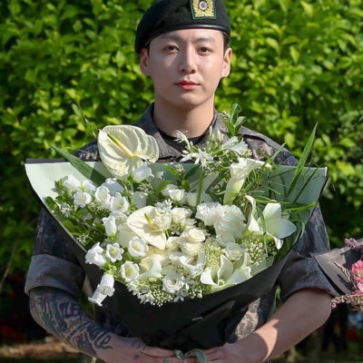 자랑스러운 한국인”🇰🇷 안녕하세요 👋 잘 지내세요? 군대에서 곧 여러분을 뵙기를 기대합니다… ❤️