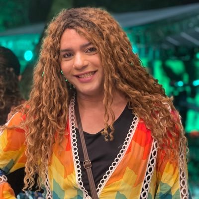 Jornalista com ênfase no mundo das celebridades e do entretenimento.