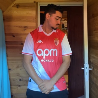 Supporter du plus beau rocher d’europe 🔴⚪️ réunionnais 🇷🇪 tenant une petite chaine youtube à ses heures perdu 🙃