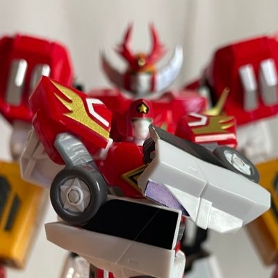 メインはロボ玩具、時折アニメや特撮等について話してます!最近は過去に熱中したアニメを見返すのにハマってます!無言フォロー、リプでも何でもお気軽にどうぞ!