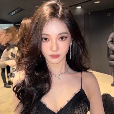 Stunning calliope in a human form, alluring the kwangya by her harmonious voice ✧ 宁艺卓 the chief of muse.