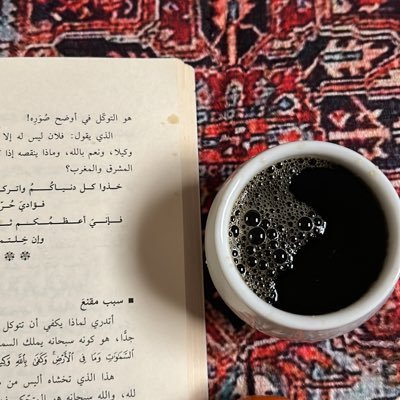 أكتبُ لأتَشبَّث بفكرةِ الوجودِ التي يُصرُّ عقلي على نفيِّها!