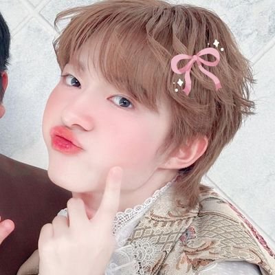 ยกทั้งใจให้พึกพึก นูนู่ :) ♡♡
NanaNu 😽#NuNew Sunshine 🐺#Zeepruk
ZonZon💙🧡 #ZeeNunew