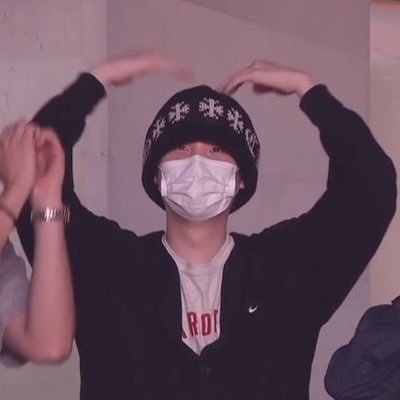 27yo broke student screaming about btsvelvet and complaining about her life - fan account