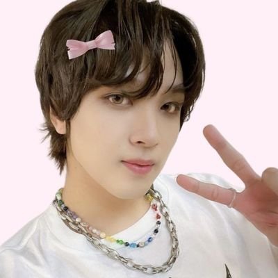 haefllsn's profile picture. 🌻 + ☀️ = ♡ 
#haechan chapter in my life there is only lee haechan💐