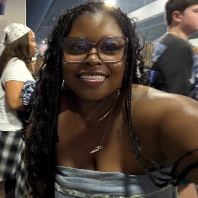 ✨Gym Girlie | 🐝 Hive | R&B Vibes 🎶| Plot twists, bad boys & happy endings📚 | ♉️☀️ ♍️🌑 ♐️⬆️ | ✈️ Passenger Princess