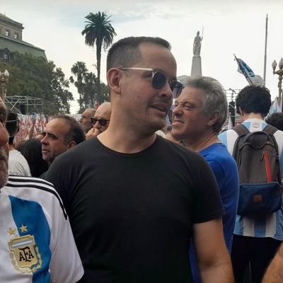 _marianovaldez4's profile picture. Peronista hasta los huevos.
Ingeniero del orden.
Escribiendo en @elaluvionok