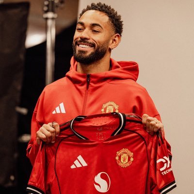Manchester United Fan 🇾🇪• The Goat of F1 Lewis Hamilton 🇬🇧🐐•