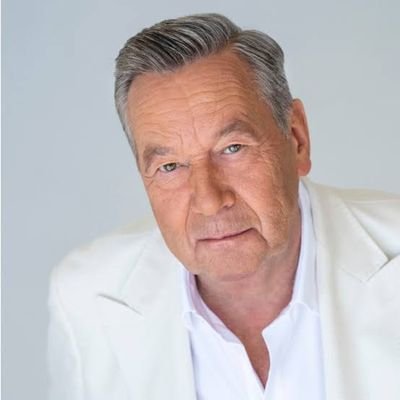 Ich bin Roland, ein deutscher Sänger und Songwriter