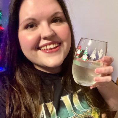 modmidwestfemme's profile picture. Writer, casual YouTuber, casual tweeter. she/her