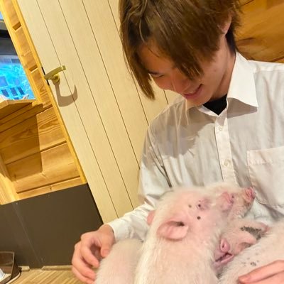 Vision:社会から入社後のミスマッチを無くす 大学4年🏫/地元の専門学校を卒業後、大学に進学。人文学の視点から言語の変遷を追求/英語学習📚✍🏻/バドミントン🏸/猫と遊ぶ🐈/法人営業の長期インターンに挑戦中🔥