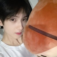 꼼 (@js_0_2) 's Twitter Profile