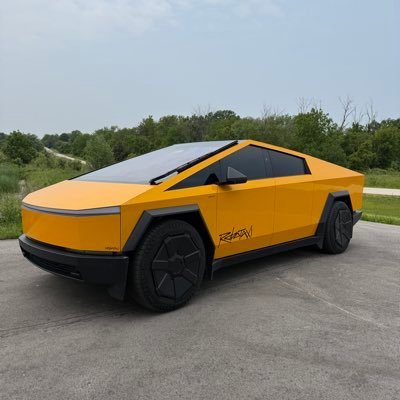 - $TSLA Holder since 2020 📈- Tesla Cybertruck Owner 📐 - Tesla FSD Tester 🏎️
