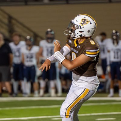 AndrewFranzino's profile picture. QB C/O’26 🏀|🏈|🏃 5’10 180 3.5 GPA SaintFrancis⚓️