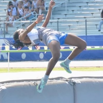 CO/2027 🫧 3.4 GPA/ Mid Distance/ xc runner PR: 800 (2:20 .98) 1600 (5:17.00) 5k (19:51.80) instagram: @da.real_lixh🫧