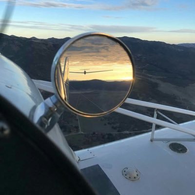 This user dedicated his life to BizAv. Loves aerobatics, destined to defy gravity and chase sunsets✈️🌅 One cockpit at a time. Tweets are my own!