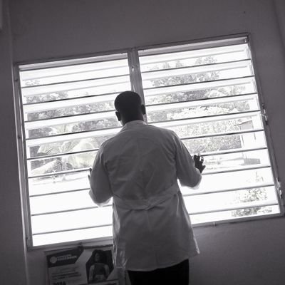 Haïtien🇭🇹❤️philanthropy🌍 Médecin👨🏼⚕️ Activist✍️Founder @pharmajx 💊✨ commentateur 💬Jean, 1:1🙏🌴