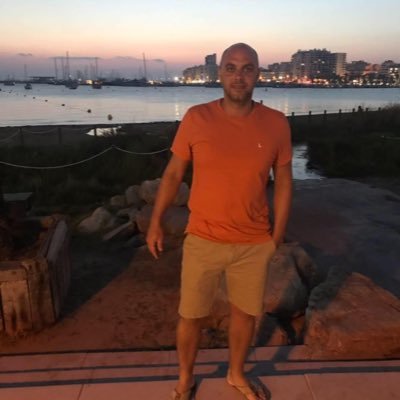 deelevuk's profile picture. If you actively describe yourself as ‘woke’ in your bio, you’re probably a cunt. If you describe yourself as ‘a woke lefty’, you’re definitely a cunt.