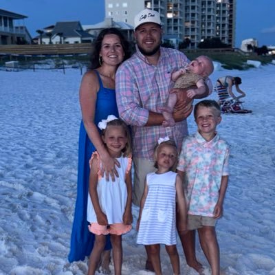 Follower of Jesus | Husband | Father | Ole Miss Alum ‘16 | Houston Golf Coach |