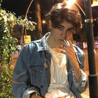 0poiuy1800's profile picture. 18.44.170 | حسابي الاول تبند 3k | | ابي مراهقين نحاف بس !  https://t.co/UlLpfQ2nZF