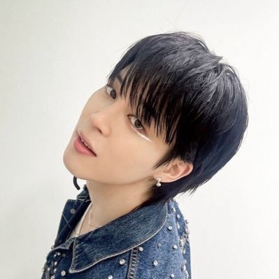 지민 • only army, vestibulanda de medicina e amo fórmula 1 @bts_twt também faço crochê