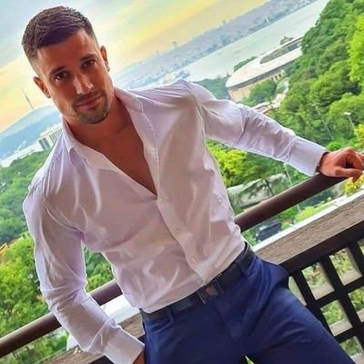 Dr Vasilije Vujovic
Plastic Surgeon
Plastični hirurg
Born in Belgrade, Serbia 🇷🇸
Dad of a super cool boy 👨👦
@dr.vujovic.plasticsurgery
#ISAPS member 🏅
#SR