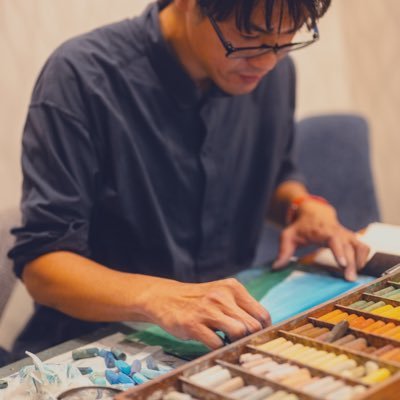 嵯峨常功|Sagat パステル画家・絵本作家・建築家|自然や家族の風景を描いています。 📕絵本『きりんとねこ』『かわあそぼ』 🖼️オーダーで家族の風景画を描きます。