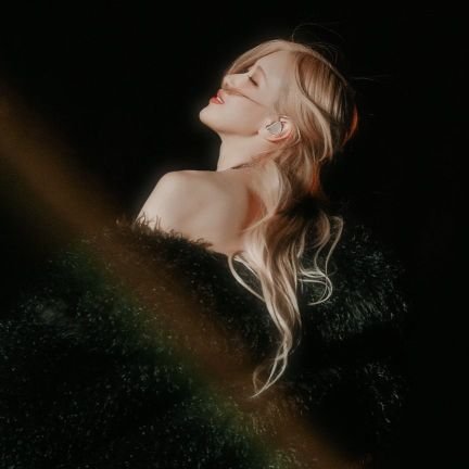 flarweries's profile picture. fulltime fangirling account