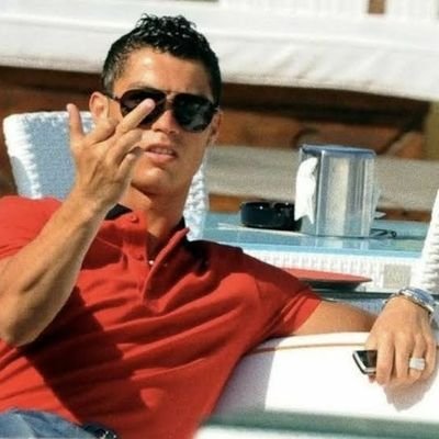 Con un toque de humor y algo de picante ⚽#ManCity 🎮#FifaMobile 🎥#Bélica 🎧#RetroMusic 🚴#cycling ☕#coffe 🐐🇵🇹#CR7 ⓘ Este perfil es un bicho7over SIIIIUUU!!!