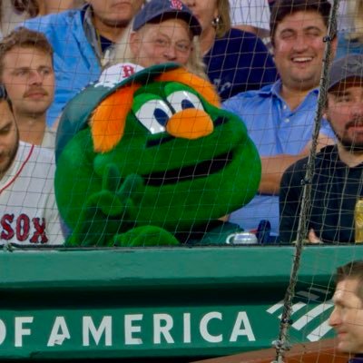 Primarily a Red Sox and Syracuse basketball fan, but trying to dip my toes in other waters.