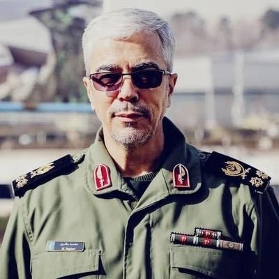 انا محب علي وال بيته انا خادم النبي وبنته الزهراء البتول انا صوت المقاومة في ايران والعراق واليمن ولبنان مرجعي السيستاني