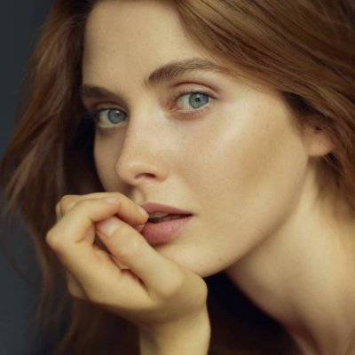 AliceWhitmore10's profile picture. I have the wind and the rain, and I also have the strength to hold my own umbrella.