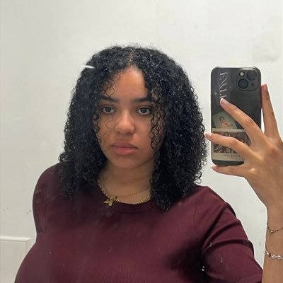 i read and listen to kpop | marvel fan || 22🌛