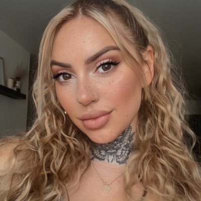Content Creator | Published Photographer| Kickboxer | Personal Trainer | Cosplayer | Your favorite AUDHD tattooed Y’allternative girl 🖤🥊✨🌙 🏳️🌈♉️