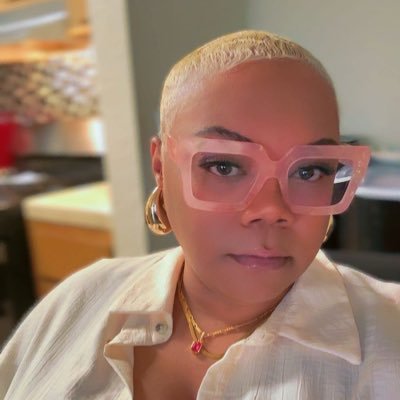 Fuck a bio, Follow me, your bitch is