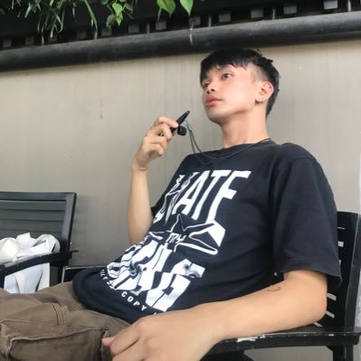 featuring hot guys. open for anything. in the process of becoming the best version of myself. 5’10. 💥