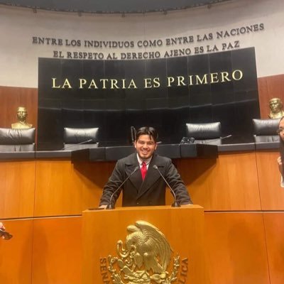 Pepechuycool's profile picture. pepechuy 🍉                            De pie sobre la tierra como un árbol ☭