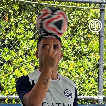 Interista, di sinistra ma non quella woke friendly, quella che pare non esistere più.