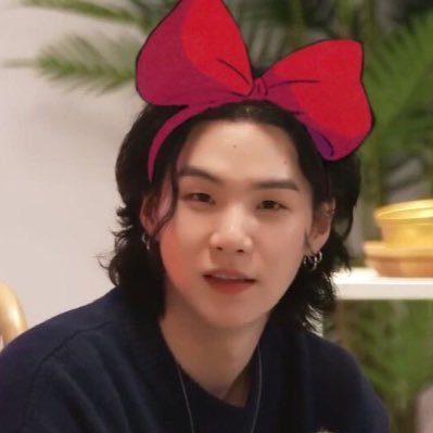 Sarcasm on ice~Jimin of BTS. G⚜️LDEN ʟᴀʏᴏ(ꪜ)ᴇʀ🥢🪞🌊👩🏾🚀🃏. £Lon this is a fan account///////🍉