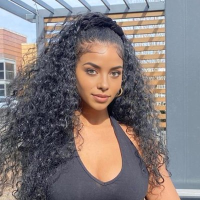 Backup: @isabellaxowhite
All this charm in one body ✨
There’s more to me… discover it ⤵️