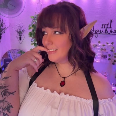 Full Time content creator | @twitch Women's Guild | @therogueenergy & @official_throne partner | She/Her | For business inquires: freyaasrae@yahoo.com |