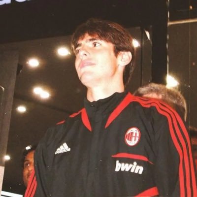 لا اله الا الله وحده لا شريك له له الملك وله الحمد وهو على كل شيء قدير @acmilan @AlNassrFC