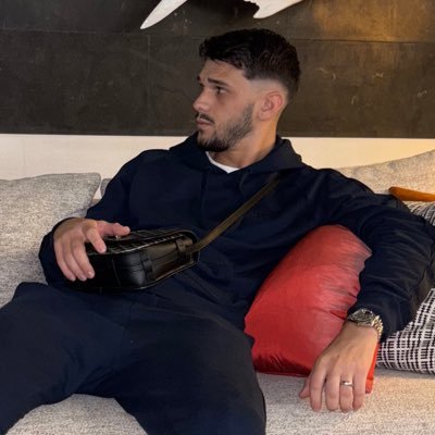 Tonylioran's profile picture. Succeed or die. I build & scale brands. Souvent en Jetlag