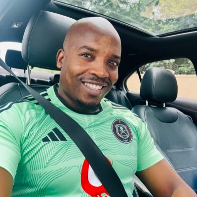 Fitness junkie🏋Geologist👷🏿⚒ Humble AF🙌||Orlando Pirates⚽️Liverpool⚽️|Fall in love with the ground so you can rise again