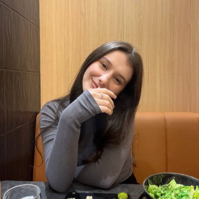 cebotaruvaleria's profile picture. Beginner graphic designer | Growing with every project 🌱 | Fluent in 🇷🇴🇷🇺🇬🇧 | Fun fact: I read more than I sleep 😴