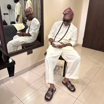 tolagraffiti's profile picture. niggas know