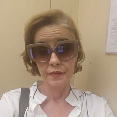 cimvasconcellos's profile picture. psicologia em andamento, louca pelo botafogo, portelense azul, servidora pública que acha saber sambar